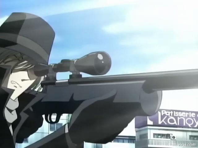 Top 2 琴酒：
最初见识琴酒的狙击能力是在M5中，下落的电梯里几乎打中发型酷似灰原的园子（也足以见得园子怕走光的反应速度甚至超过了狙击子弹的速度……无语……），然后，在被赤井秀一打爆信号追踪器的时候抢过基安蒂、科恩的枪看到对方700码距离，看得出他深知手下的射程无法到达那个距离，也对自己的枪法足够的自信，若非赤井秀一在暗处先发制人，琴酒的狙击枪恐怕不会只是打中赤井秀一身下的墙壁（这一点在如本刊物中较为明显，单行本漫画几乎没表现出琴酒开枪后子弹打中的位置）。综合实力恐怕与赤井秀一不相上下。