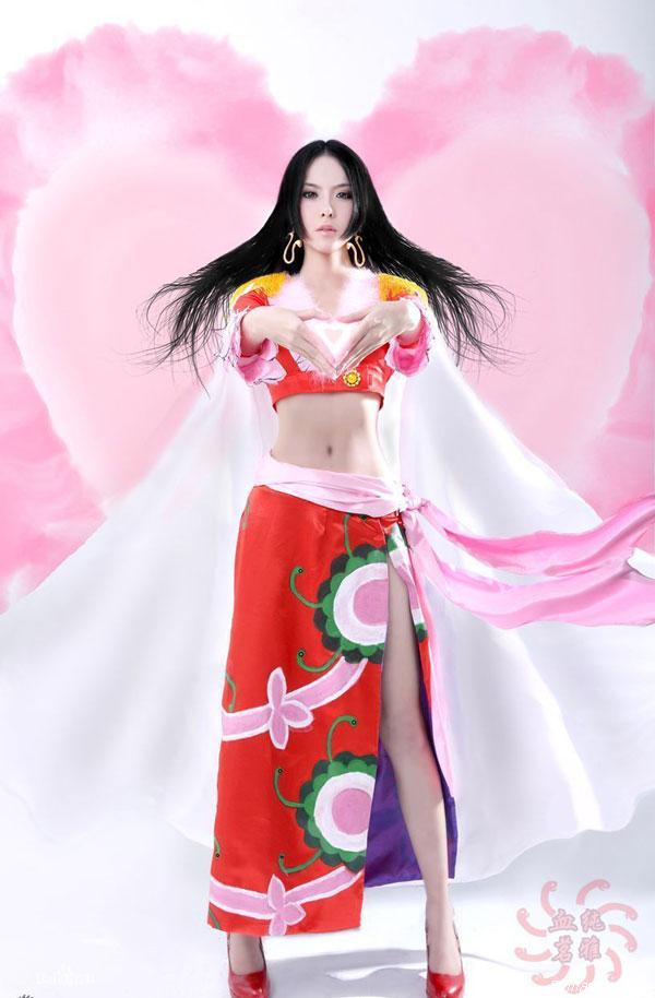 宇宙知名coser血纯茗雅cosplay女帝