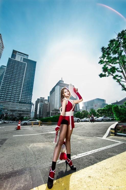 再来一张不知火舞的Cosplay