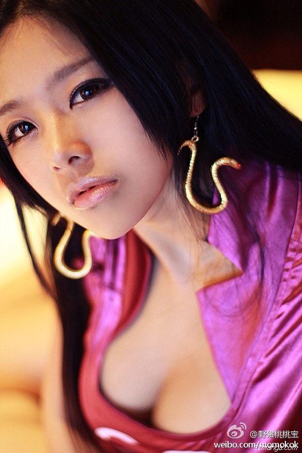 网友在马尔代夫拍的女帝Cosplay