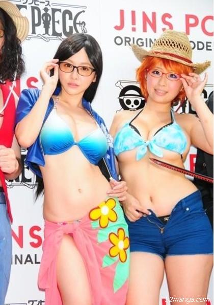 巨乳女星COS妮可罗宾