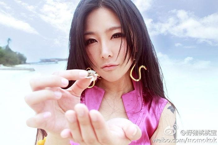 网友在马尔代夫拍的女帝Cosplay