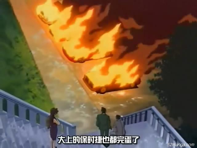 31、爆胎了
作为柯南这步动画的群众演员真不容易。。
动不动这车就悲剧了啊！
再来一遍：每个想要困住小柯一行人的犯人背后，总有几辆默默爆炸的车子。。。