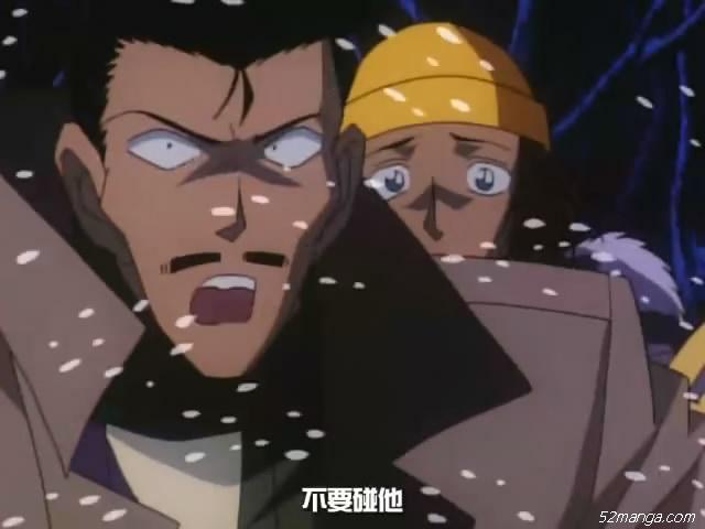 41、不要动！！！
一般是出现在惊叫声之后的台词，提醒无知群众不要破坏现场的。。
如果是毛利大叔说的话，后面十有八九会有个傲娇的群众演员来一句：你是谁，凭什么命令我们。。
这时毛利大叔就会拉一下西装的领子，清一下嗓子然后装深沉：不瞒大家说，其实我就是毛利小五郎。。
然后众人就会瞳孔收缩、眼睛放大了一点五倍然后惊呼：你就是那个有名的。。。【此处的详情请参照第23条】
不过貌似小柯说这句的时候大家都乖乖听话了的说。。是不是小孩子讲出来的比较震撼呢。。。