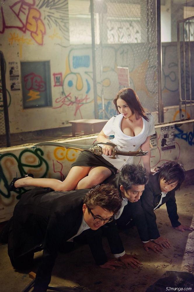  嫩模Cosplay会场太暴露遭驱逐