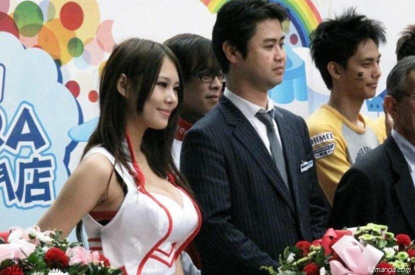  嫩模Cosplay会场太暴露遭驱逐