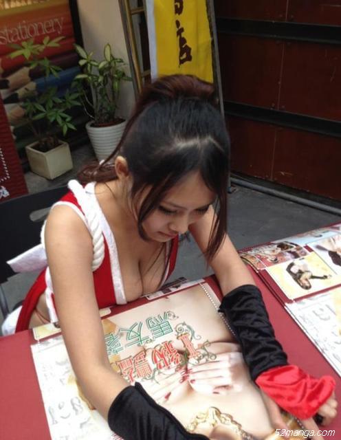  嫩模Cosplay会场太暴露遭驱逐