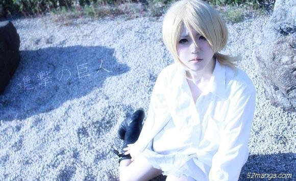 旁边的字已经深深的出卖了你，你cos的就是进击的巨人