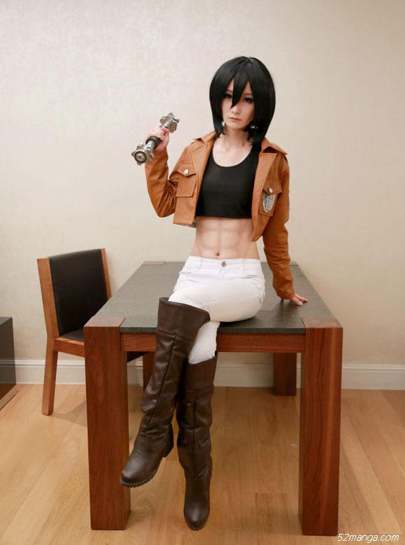 目前为止三笠·阿克曼的人气最高呀，几乎百分之八十都是Cos她的,这张腹肌最牛逼，彰显了纯爷们的风采