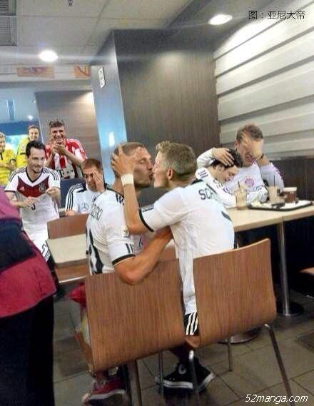 网友恶搞无极限，故事起源于一次偷拍