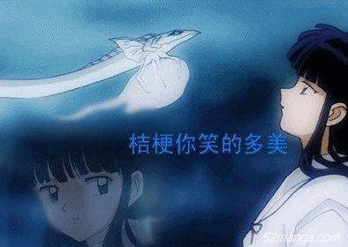 【最凄美的笑容】桔梗
白衫红裙，衣香鬓影。满眼，尽是她清冷的芳华。桔梗，纵然她已不在，仍留得最美的风景在这漫漫人生路。水的彼岸，桔梗花仍在无悔地绽放，在那片属于自己的土地上倾吐着淡雅的芬芳。