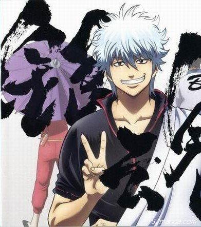 【最大男孩的笑容】坂田银时
明明是个热血的大叔，怎么能露出这么温柔似水的笑颜呢！不过正是因为银桑的这种集热血、温柔、慵懒、可爱于一身的男人，才可以连续获得去年和今年二次元最想嫁男性角色NO.1！